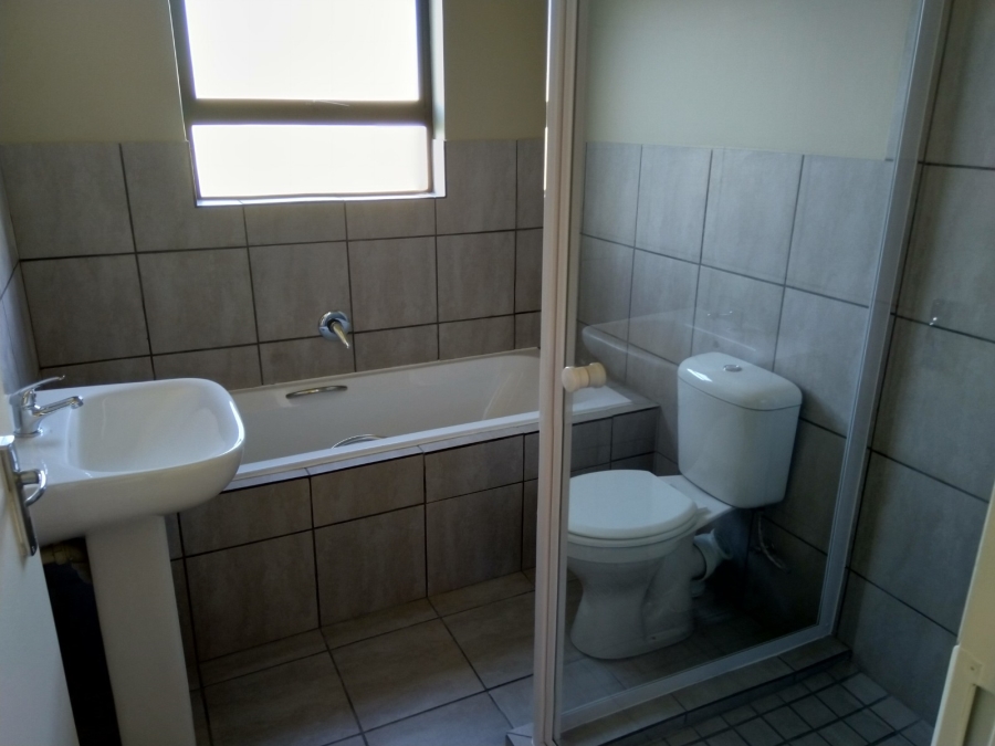 To Let 3 Bedroom Property for Rent in Stellendale Western Cape